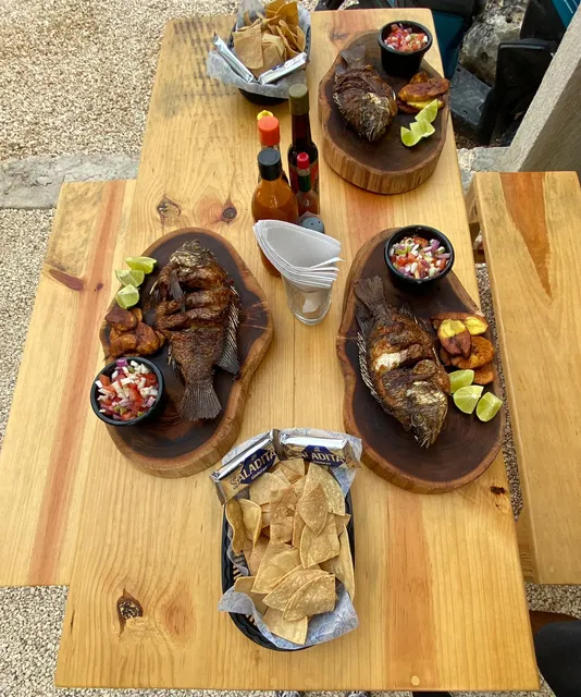 Mariscos Casa Tunich