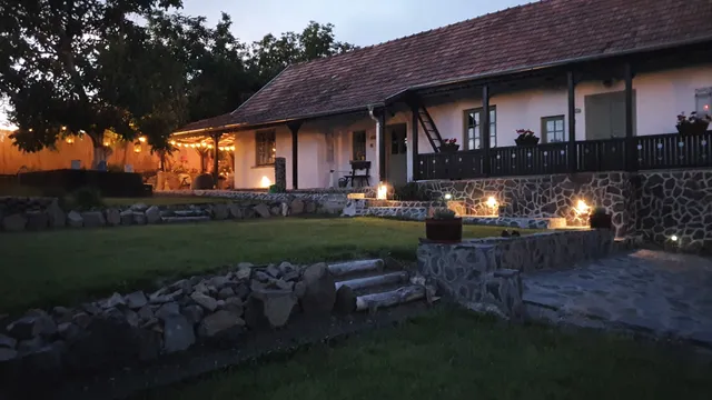 Várlak Hollókőn Vendégház