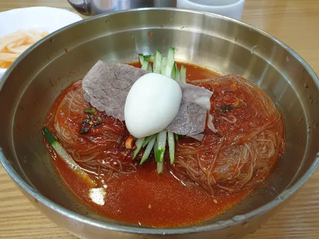 Hamheung Noodles Apgujeong Branch