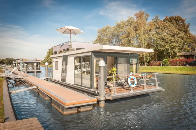 Hausboote im Elbe-Weser Dreieck Reederei GmbH Marina am See