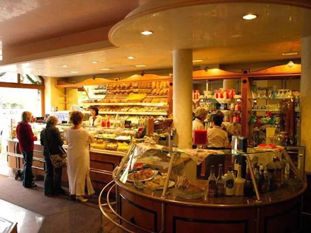 Cafe Marx - Bakeries