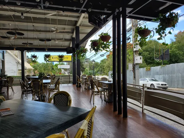 NOAH Restaurant & Lounge