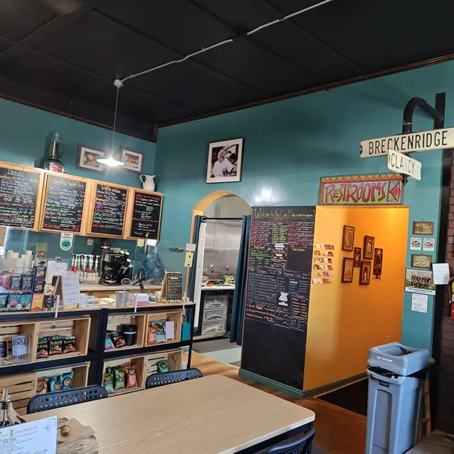 The Primitive Waffle Cavé