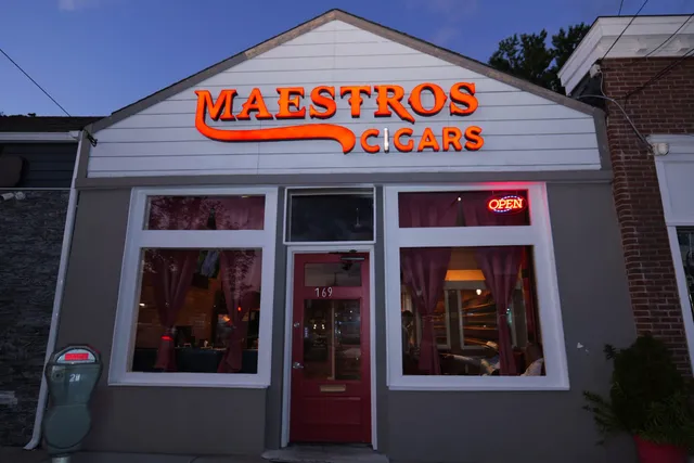 Maestros Cigars