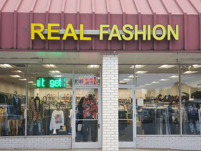 REAL FASHIONS, 950 cloverleaf plaza kannapolis nc 28083