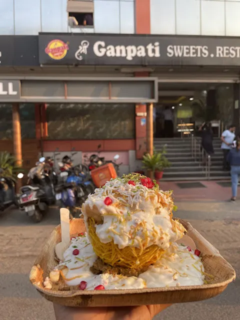 Shri Ganpati Sweets and Restaurant (Shaheed path)