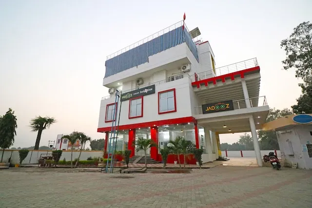 OYO 23416 Maharaja Hotel