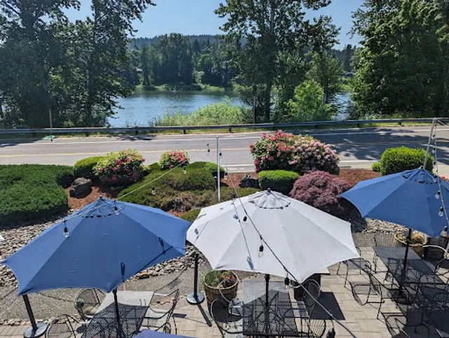 Rivershore Bar & Grill