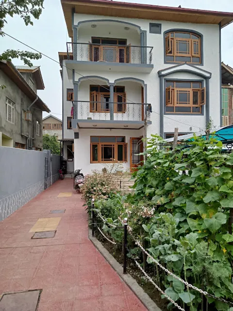 Hospitality Home - Budget- Family friendly homestay in Srinagar