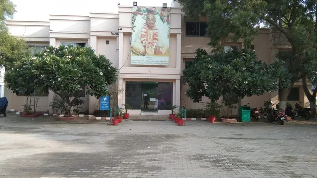 Vrindavan Chandrodaya Mandir Guest House And Hotel