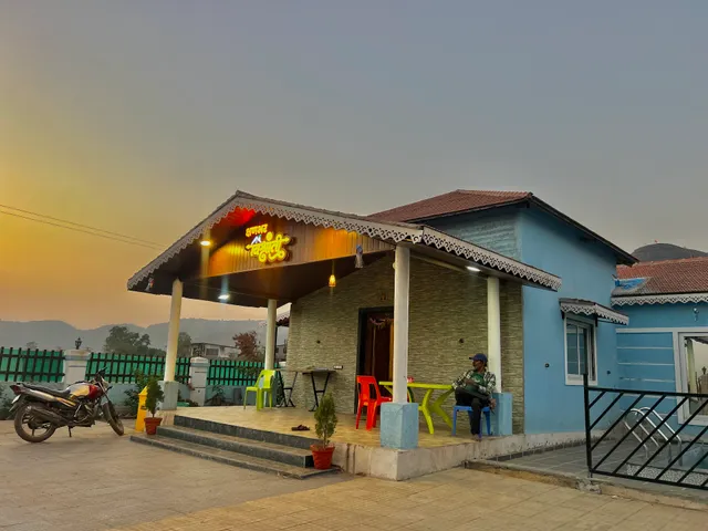 क्षणभर विश्रांती विला, कार्ला