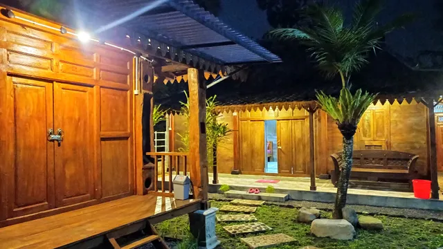 Angler Homestay & Joglo