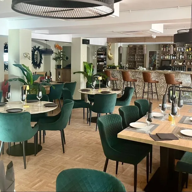 La Terraza - The Racquets Club