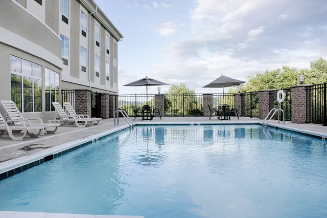 Holiday Inn Express & Suites Lebanon by IHG