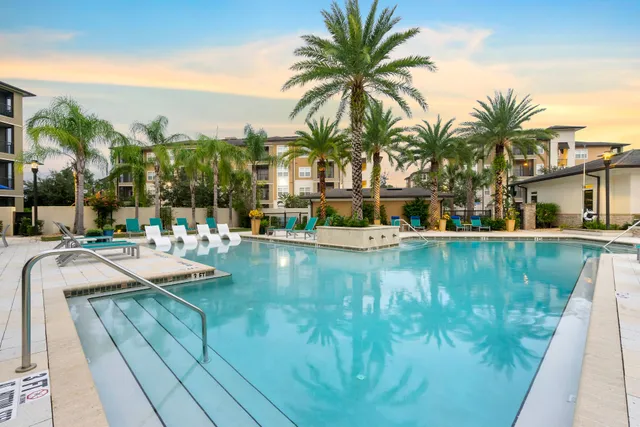 Lantower Brandon Crossroads Apartments