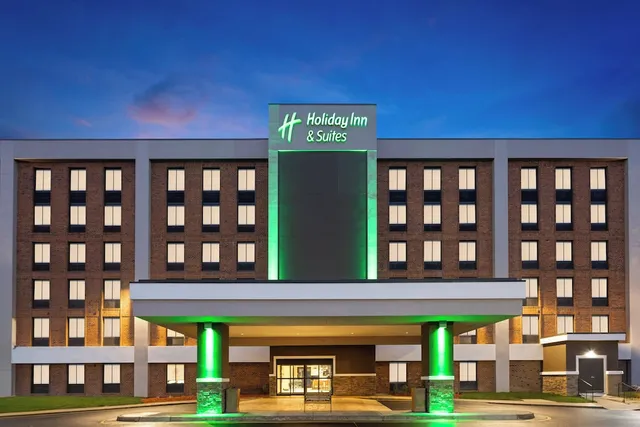 Holiday Inn and Suites: Richmond - West End, an IHG Hotel