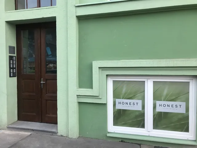 HONEST Apartments