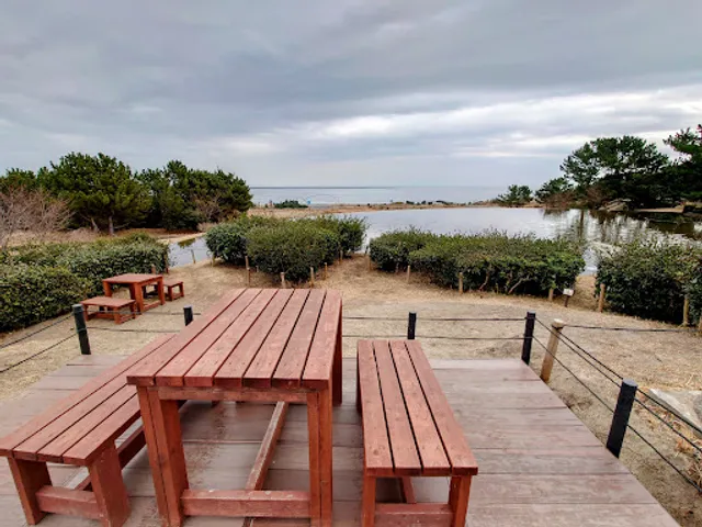 Glass House / Sea Side Café