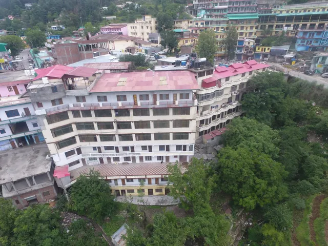 Raturi Hotel