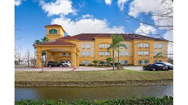 La Quinta Inn & Suites by Wyndham Pearland - Houston South