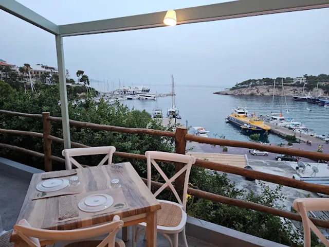 Kritamo Restaurant - Bar