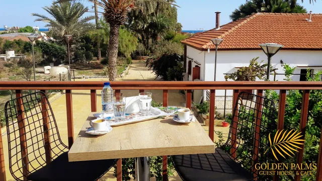 Golden Palms Guest House&Cafe
