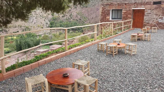 Tayda Guest House & Restaurant