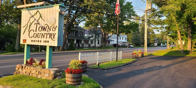Town & Country Motor Inn