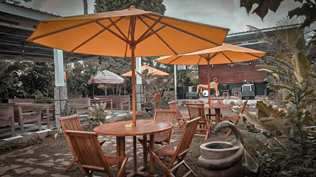 Laqosta 157 Country Bar & Homestay