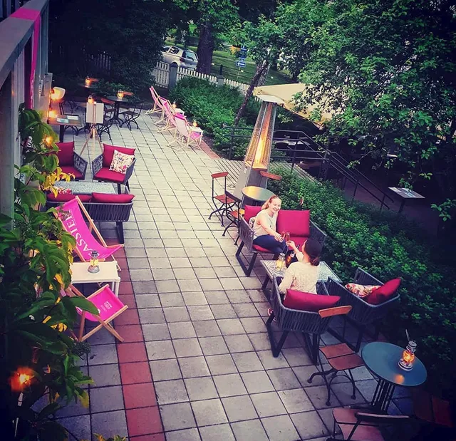 Street Bar & Restaurant Sarastro