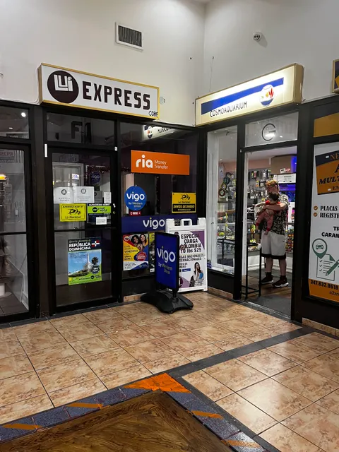 COSMO AQUARIUM Fish Store