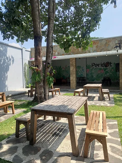 Peridot Coffee & Eatery