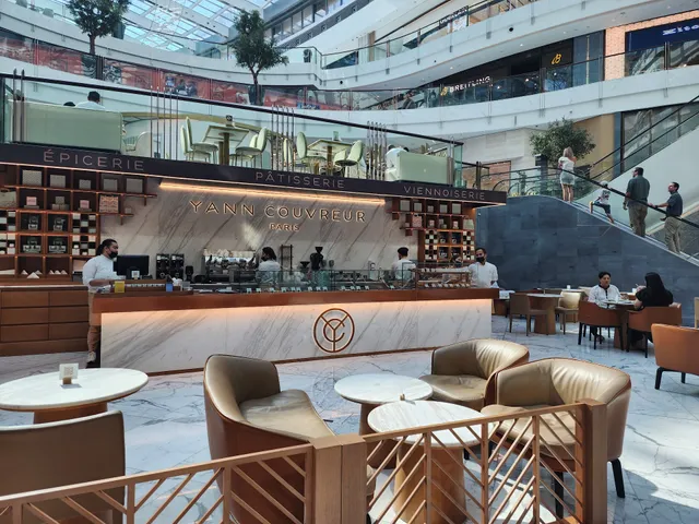 Yann Couvreur Pâtisserie - Dubai Mall
