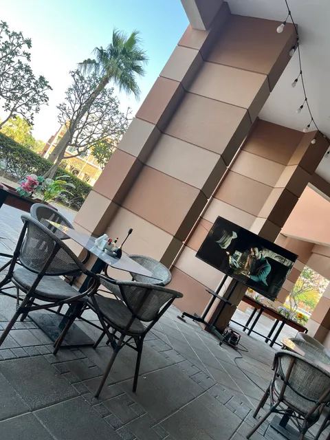 Tenora Restaurant & Cafe