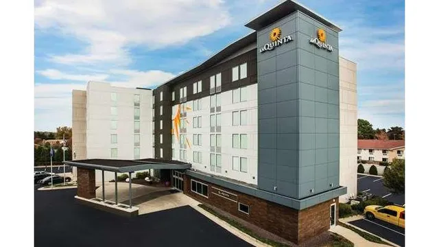 La Quinta Inn & Suites by Wyndham Winchester