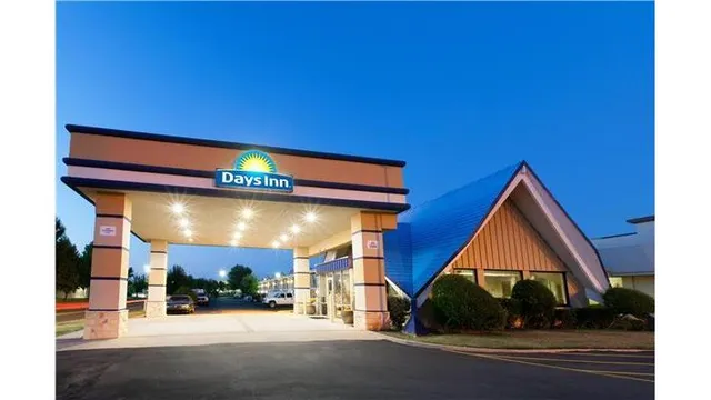 Days Inn by Wyndham Norman