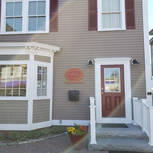 Reflections Women's Consignment