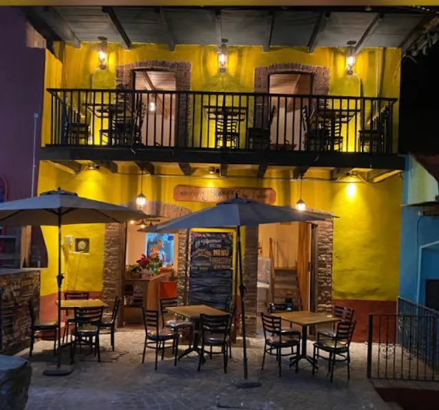 El Tapanco. "Entre el pan y la pizza "