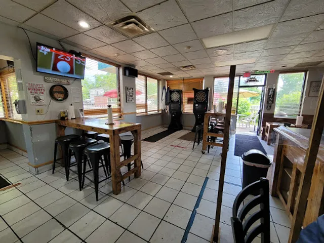 Bailey's Bar & Grille