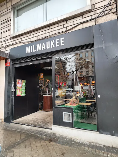 Milwaukee Burger Avda America