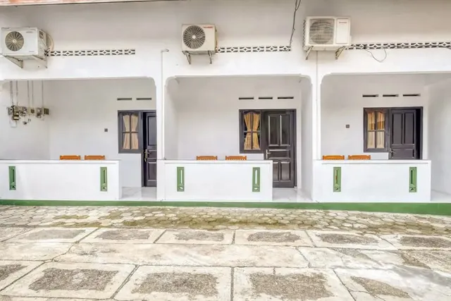 RedDoorz near Parangtritis Beach