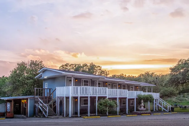 Holiday Lodge on Canyon Lake