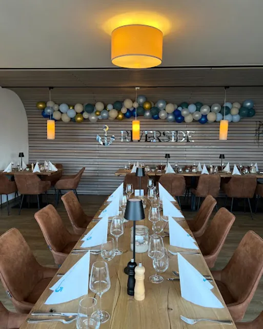 Riverside Restaurant & Cafe