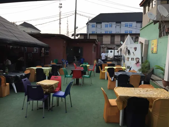 Bar 32 (Bar And Restaurant )