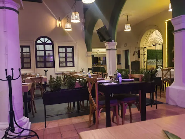 Si Nos Dejan Cocina & Trago