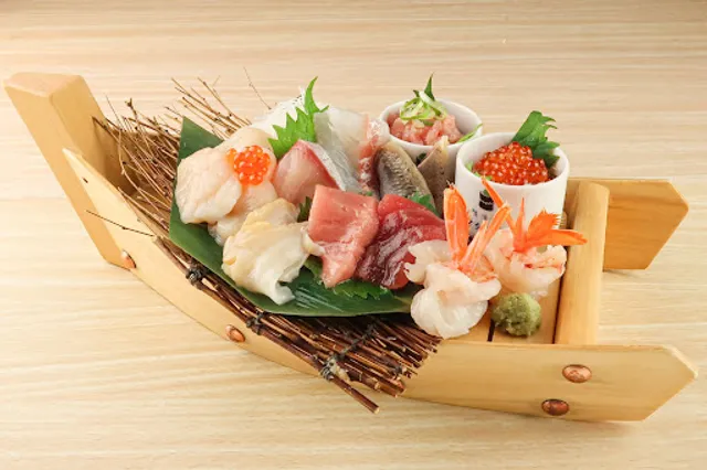 鮨 酒 肴 杉玉 学園前