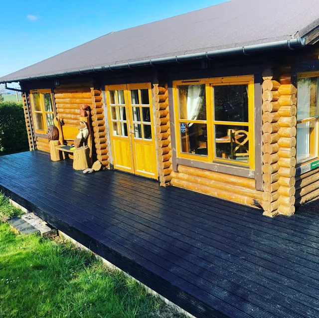 Duncrievie Log Cabins (Couples Only)