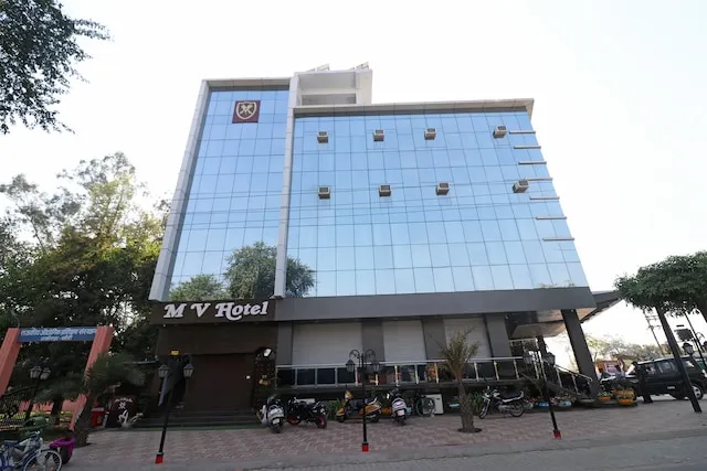 OYO 36449 Mv Hotel