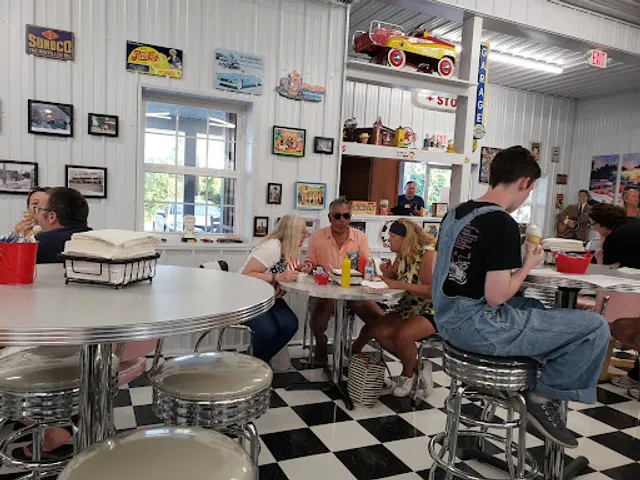 Scoupe Deville Ice Cream Parlor