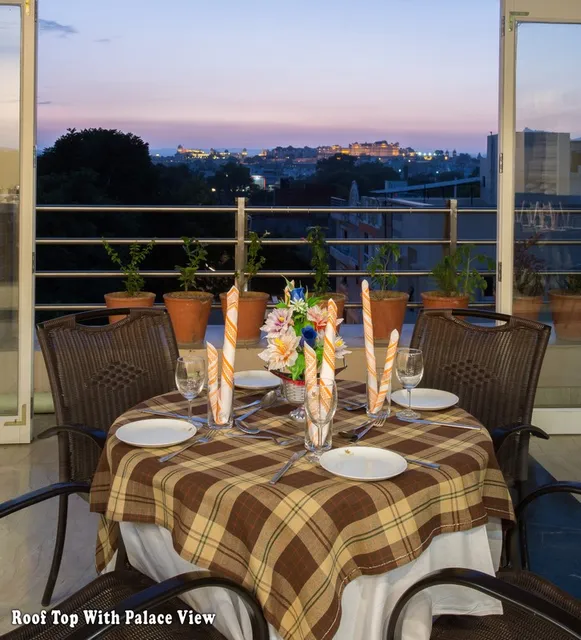 Hotel Gold Leaf - 1 Kms from City Palace & Railway Station